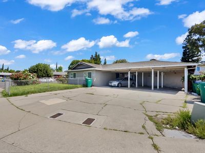 828 Astor Dr