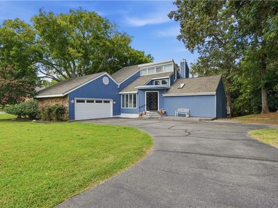 9017 River Cres