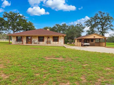 Property at 105 Whispering Oaks Dr, Adkins, TX
