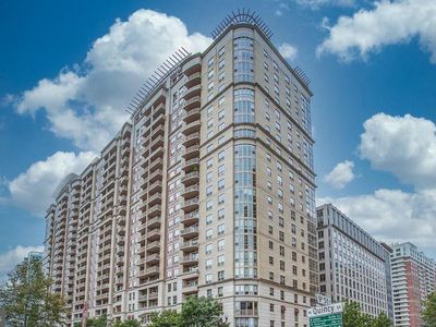 888 N Quincy St Unit 307