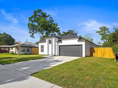 10426 Royal Oaks Dr
