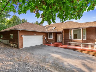 606 Ridgeview Ct