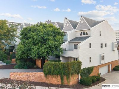 102 S 37th St APT 3