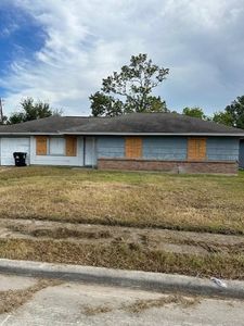 5727 Thrush Dr S