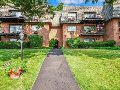 2 Briarcliff Drive S #10