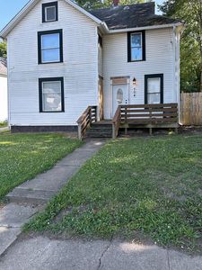704 Park Ave E