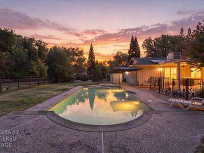 3733 Grazing Ln