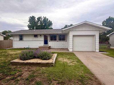 1311 E 33rd Dr