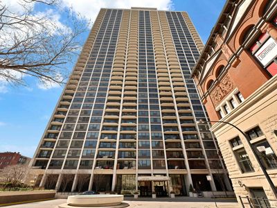 1560 N Sandburg Ter APT 2810J