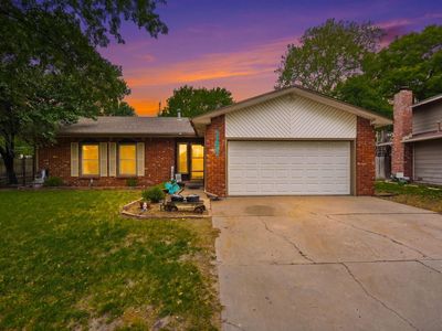 1121 N Hazelwood Ln