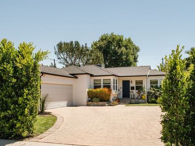 6200 Topeka Dr