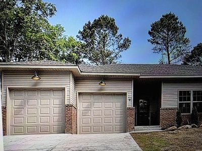 8 Lita Ln