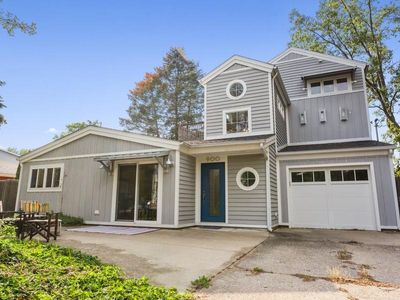 900 North Dr