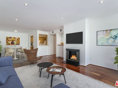 906 N Doheny Dr APT 219