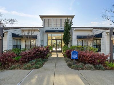 195 Shoreline Ct