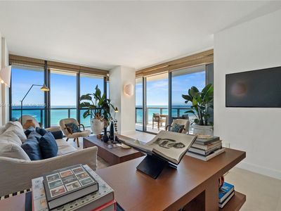 2201 Collins Ave #1228