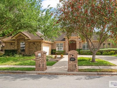 5009 Redwood Ave
