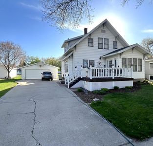 315 1st St SE