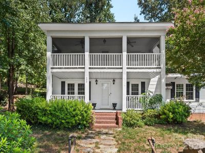 689 S Trade St