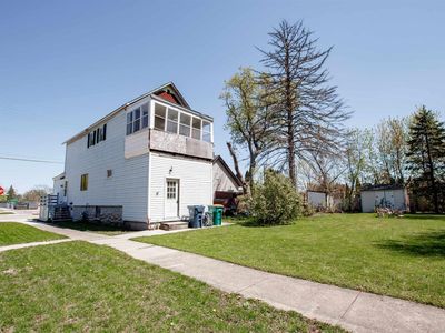 302 West DIVISION STREET