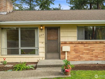 208 N 184th