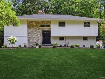 10 Moonedge Road