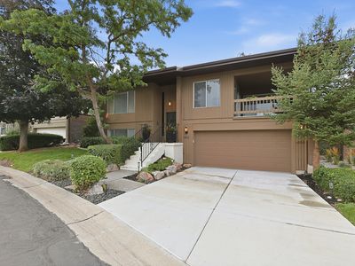 3612 E Oakrim Way
