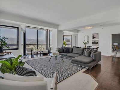 6363 Christie Ave APT 2925