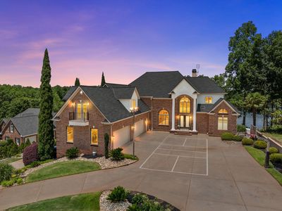 204 E Caledonia Ct