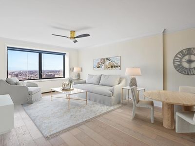 85 E India Row APT 36D