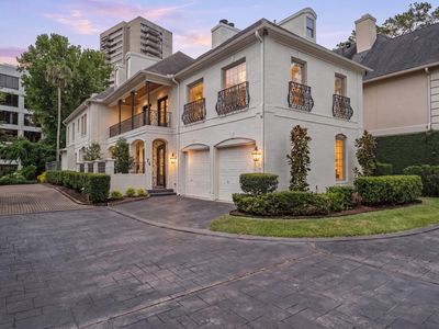 74 Briar Hollow Ln