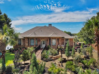 2910 Lakeshore Ct