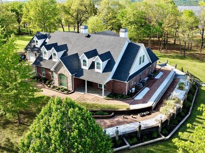 25 E Shoreline Dr
