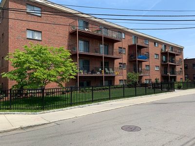 26 Waverly St APT 202
