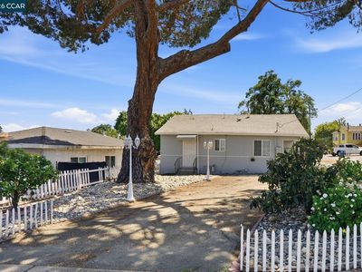 1370 Vine Ave