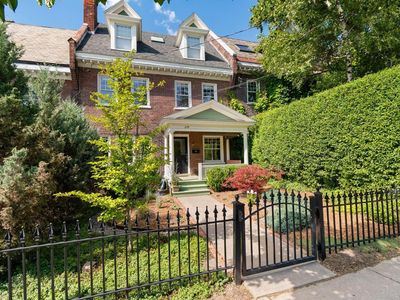 274 College Street