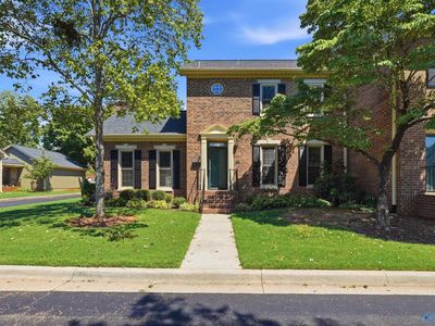 220 Inverness Dr SW