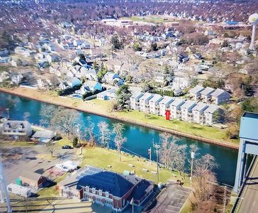 8 Intercoastal Way