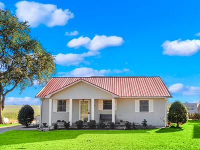 641 Shoreline Drive W