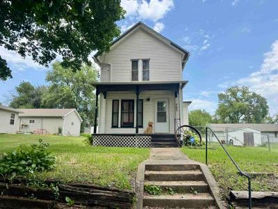 203 E Walnut St