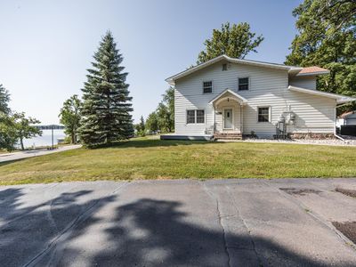 1104 W Lake Dr