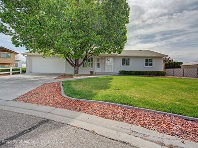 596 E Valley Ct