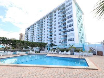 2841 NE 163rd St APT 1002