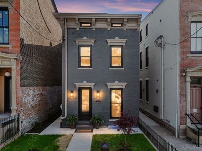 1119 Dayton St