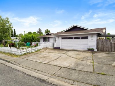 2701 Salmon Cir