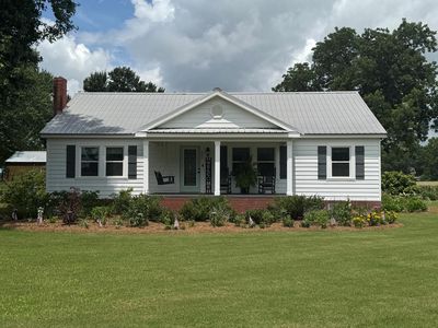 606 E Main St