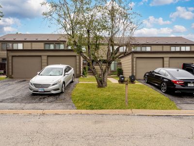 Property at 175 Aberdeen Ct, Geneva, IL