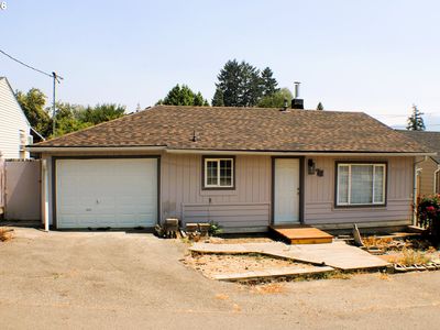 721 NE Maple Ave