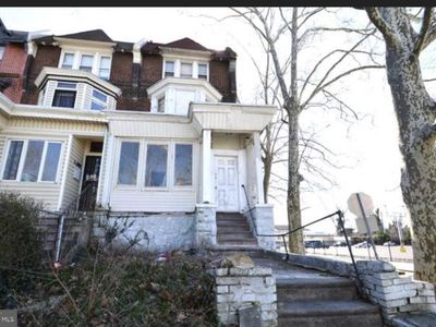 1940 W Erie Ave