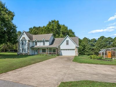 5061 Eagles Nest Ln